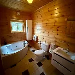Lakeside Log 4 Bedrooms Dog-friendly Escape
