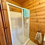 Feriehus Lakeside Log 4 Bedrooms Dog-friendly Escape *