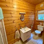Feriehus Lakeside Log 4 Bedrooms Dog-friendly Escape *