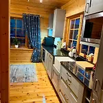 Lakeside Log 4 Bedrooms Dog-friendly Escape *