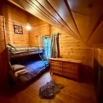 Lakeside Log 4 Bedrooms Dog-friendly Escape