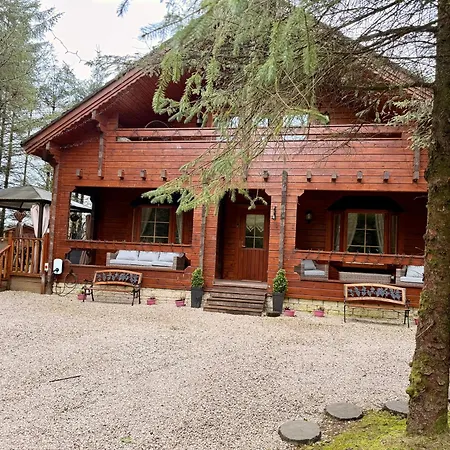 Lakeside Log 4 Bedrooms Dog-friendly Escape