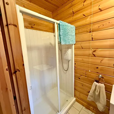Σπίτι διακοπών Lakeside Log 4 Bedrooms Dog-friendly Escape *