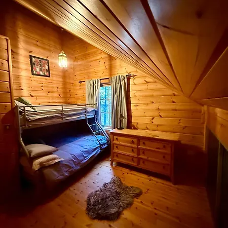 Lakeside Log 4 Bedrooms Dog-friendly Escape