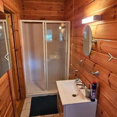 Lakeside Log 4 Bedrooms Dog-friendly Escape Ballyconnell (Cavan)