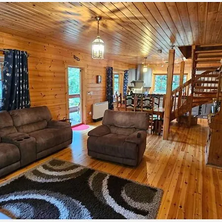 Nyaraló Lakeside Log 4 Bedrooms Dog-friendly Escape *