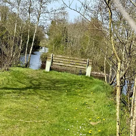 Lakeside Log 4 Bedrooms Dog-friendly Escape *
