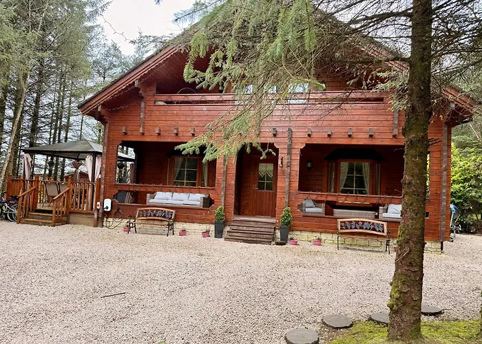 Lakeside Log 4 Bedrooms Dog-friendly Escape