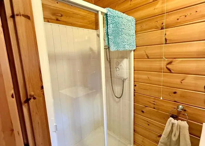 Nyaraló Lakeside Log 4 Bedrooms Dog-friendly Escape *