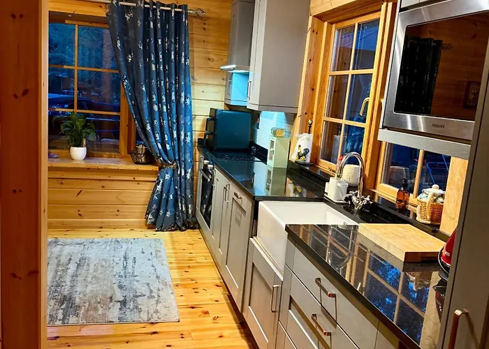 Lakeside Log 4 Bedrooms Dog-friendly Escape *