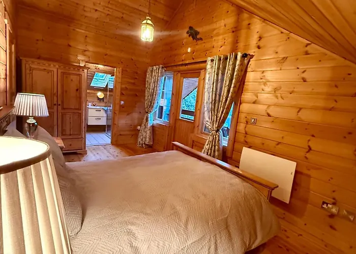 Lakeside Log 4 Bedrooms Dog-friendly Escape * باليكونيل