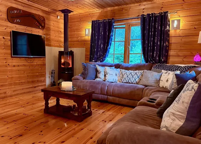 Lakeside Log 4 Bedrooms Dog-friendly Escape بيت للعطل باليكونيل